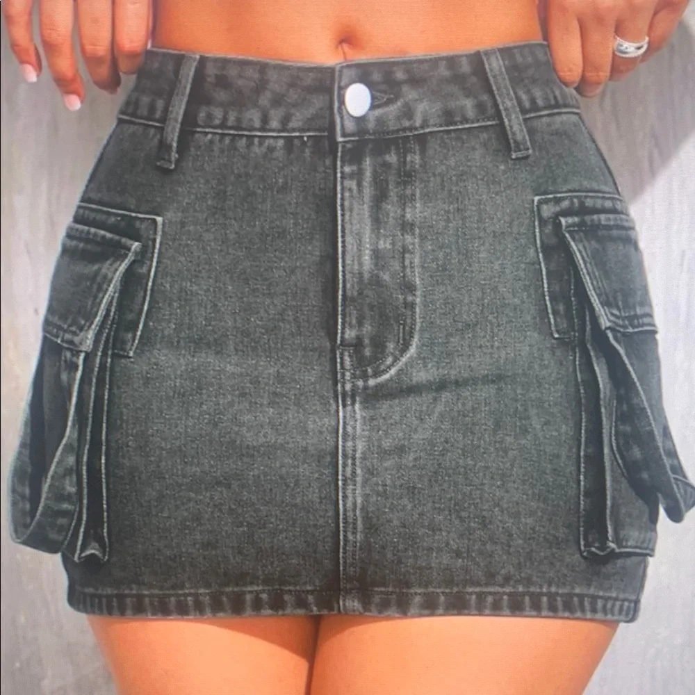 Stylish Black Denim Mini Skirt - Picture 1 of 3